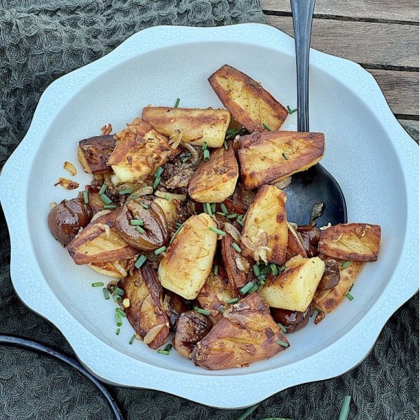 Hulsv�b, Knoldet - <br> K�rvelrod <br><i>Chaerophyllum bulbosum</i> 