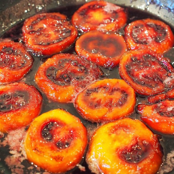 Trtomat, <br>Tamarillo <br><i>Cyphomandra crassicaulis <br>(syn. C. betacea)</i>